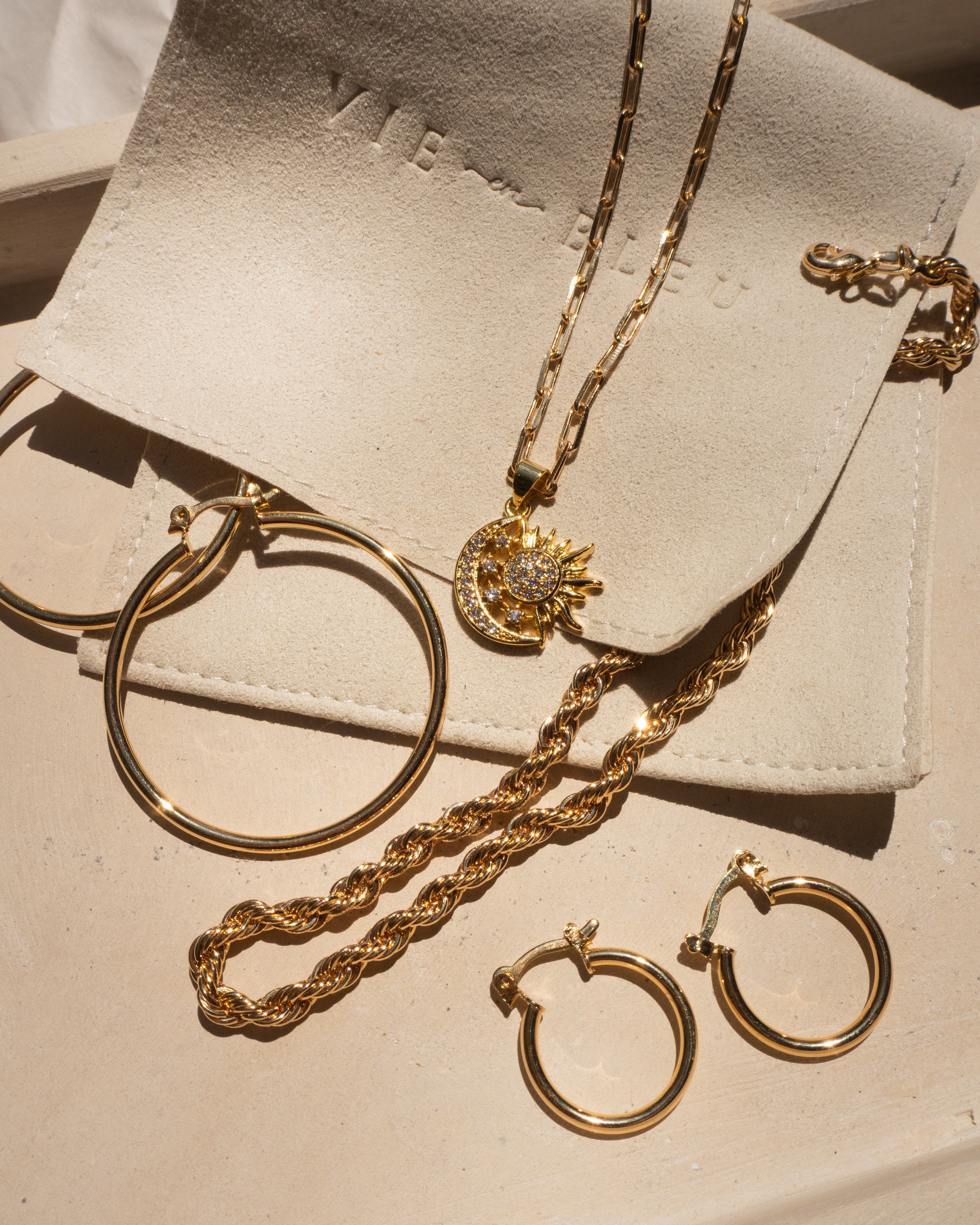 thick rope chain, chunky rope chain, chunky chain, twisted chain, twist chain, rope necklace, gold filled rope, gold filled rope necklace, gold filled chain, rope chain, gold rope chain, gold filled rope chain, chunky rope necklace, layering gold chain, chunky rope layering necklace, chunky rope chain, gold filled rope necklace