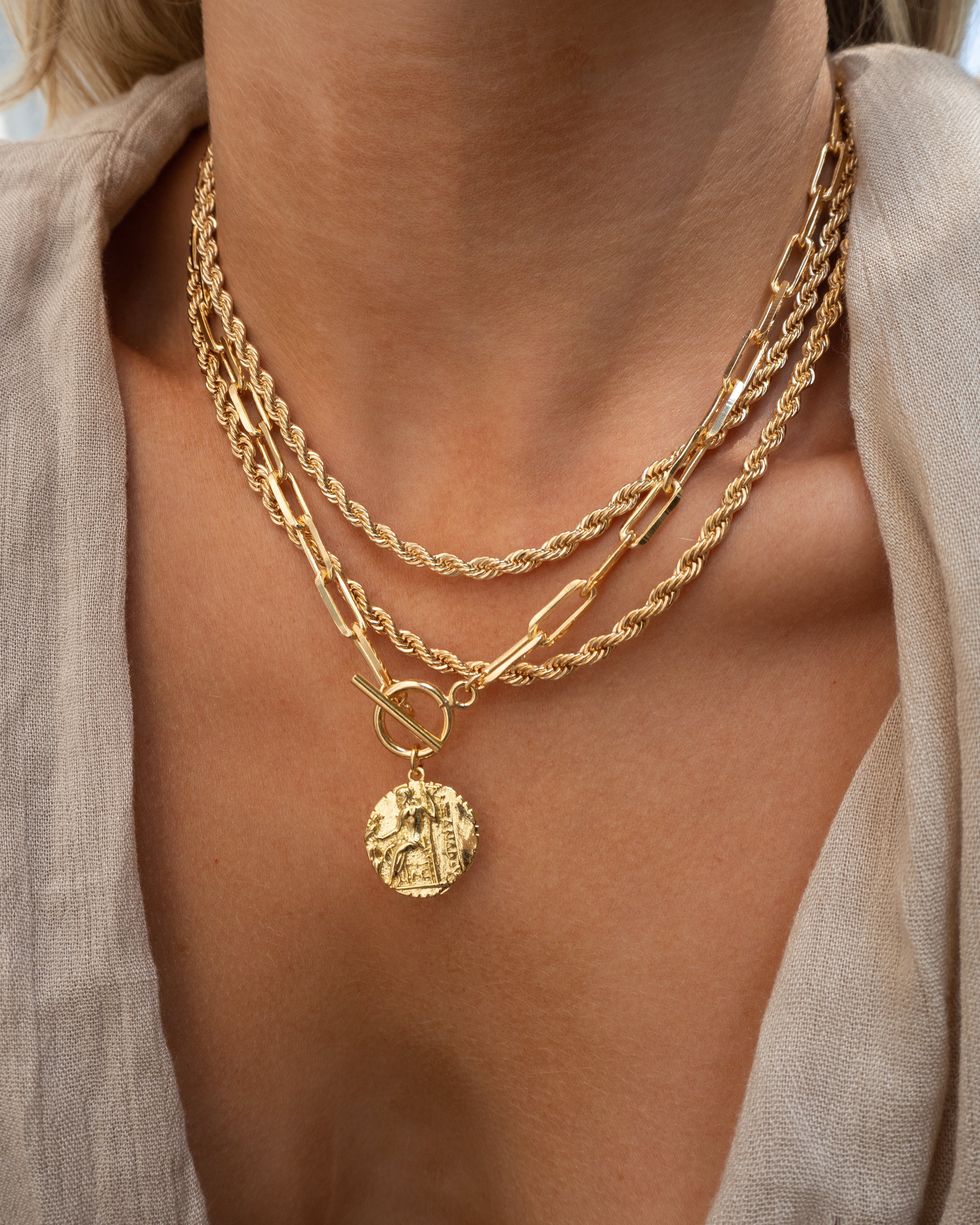 thick rope chain, chunky rope chain, chunky chain, twisted chain, twist chain, rope necklace, gold filled rope, gold filled rope necklace, gold filled chain, rope chain, gold rope chain, gold filled rope chain, chunky rope necklace, layering gold chain, chunky rope layering necklace, chunky rope chain, gold filled rope necklace