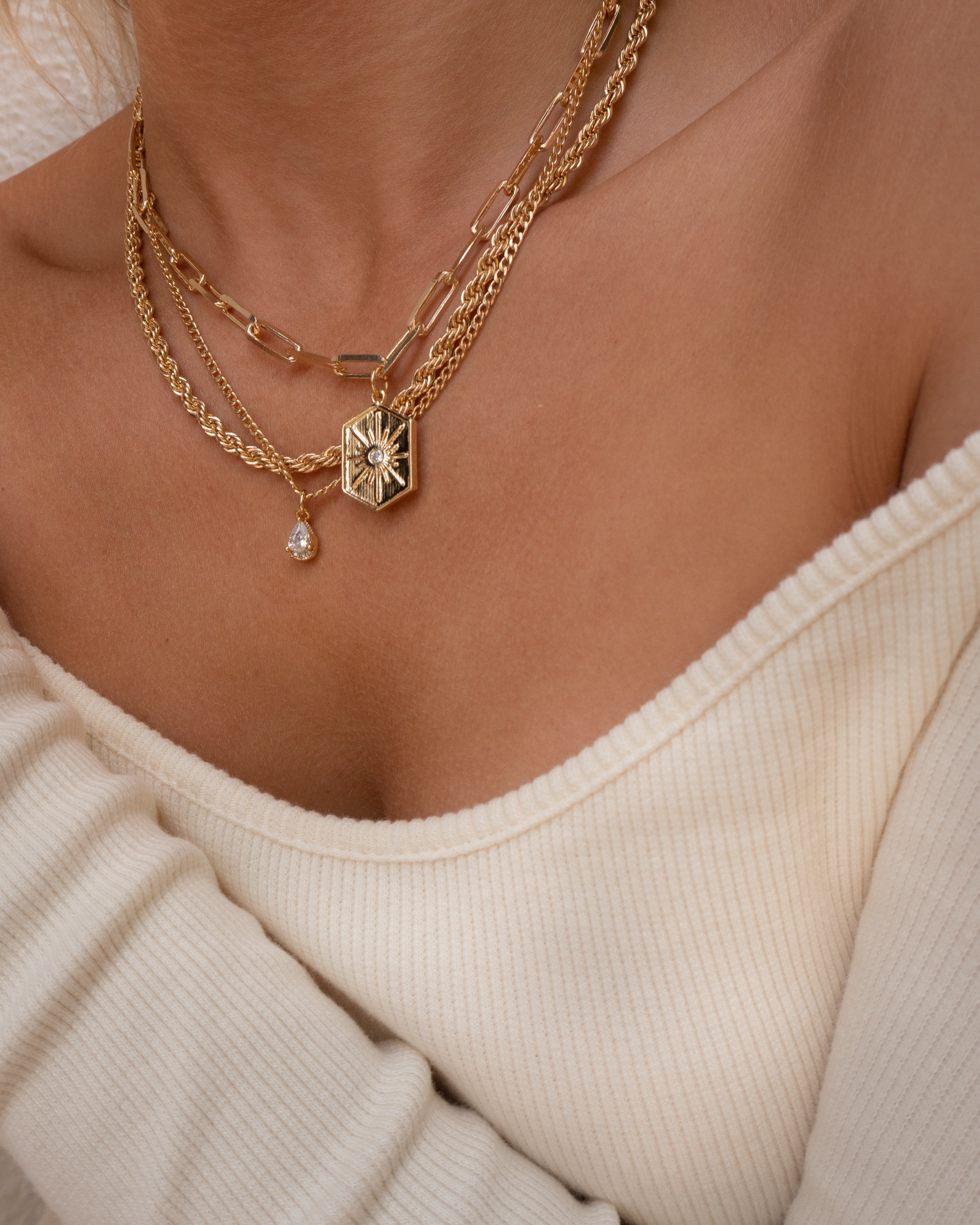 thick rope chain, chunky rope chain, chunky chain, twisted chain, twist chain, rope necklace, gold filled rope, gold filled rope necklace, gold filled chain, rope chain, gold rope chain, gold filled rope chain, chunky rope necklace, layering gold chain, chunky rope layering necklace, chunky rope chain, gold filled rope necklace